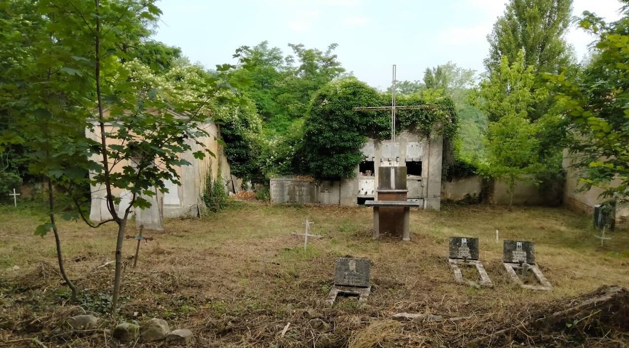 interno del cimiterino di Borgo San Pietro (BO)