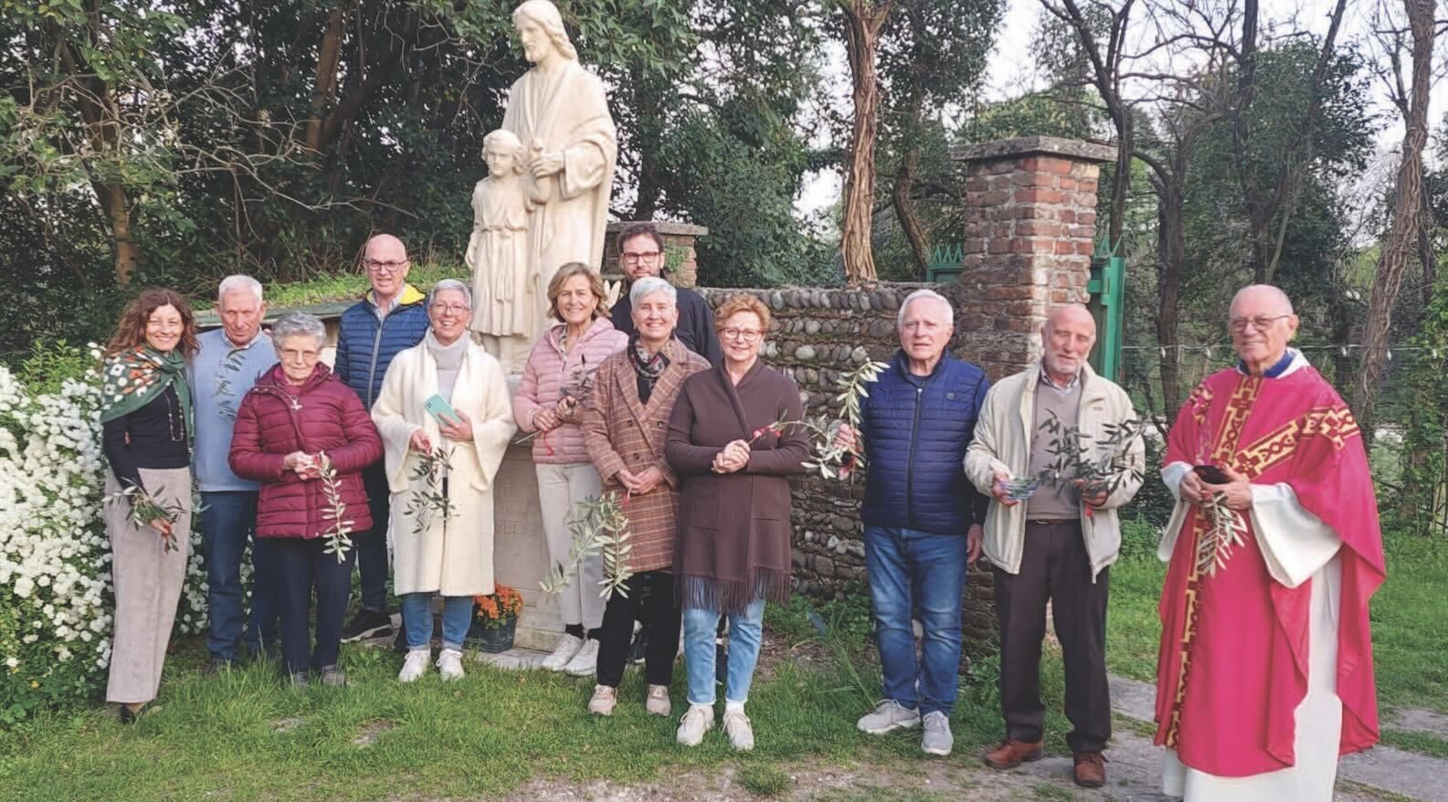 Alcuni membri del Gruppo CVX Al Cardoner di Bassano del Grappa festeggiano la Domenica delle Palme in Villa San Giuseppe
